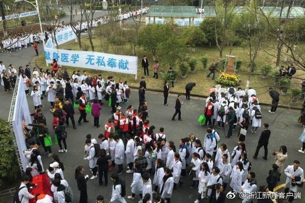 我的世界小帮手mod怎么用
